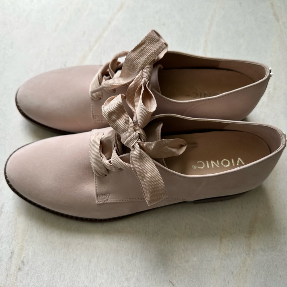 NEW Vionic Evelyn Derby Shoes in Light Pink, Size 8